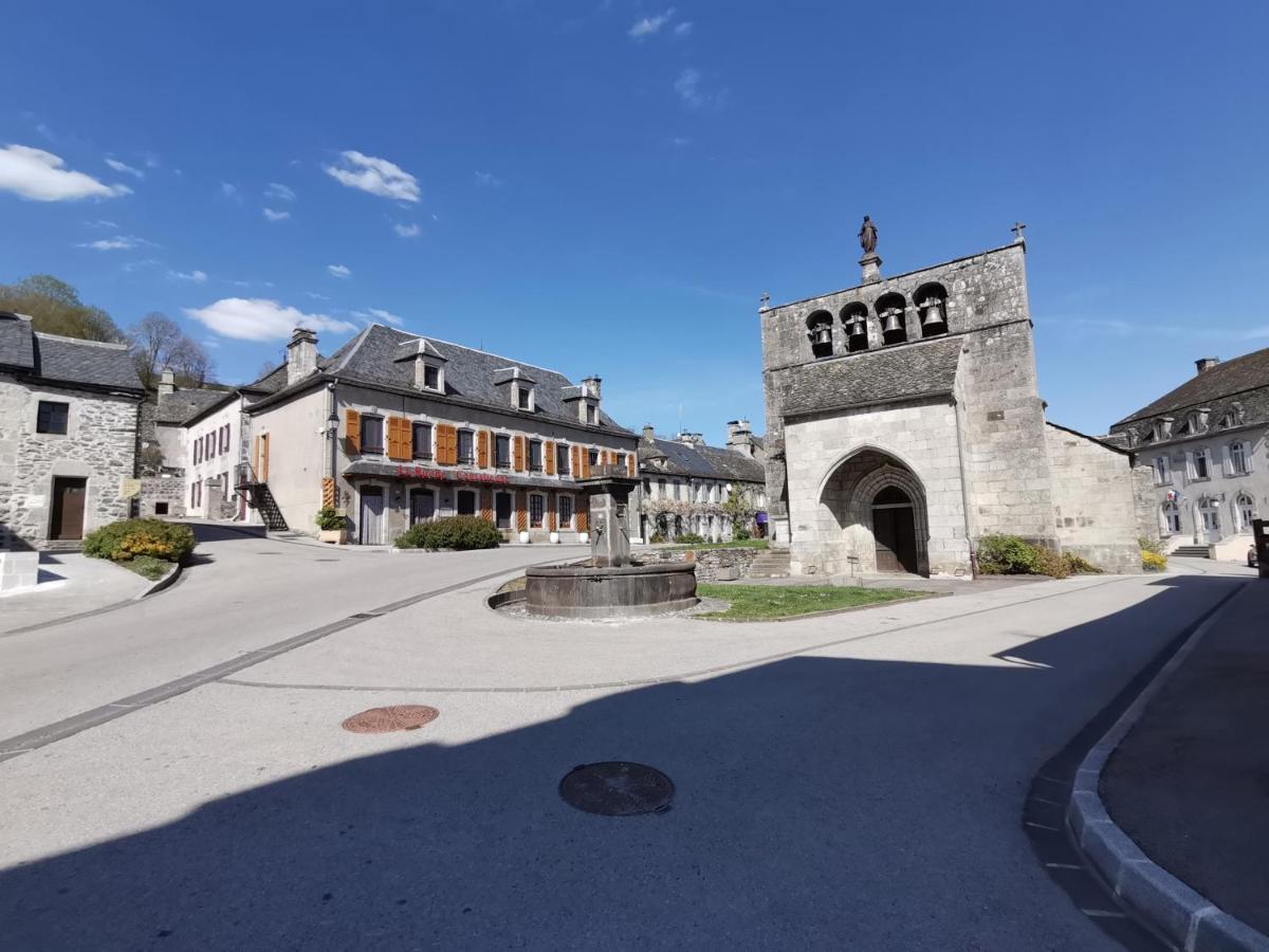 La Ruche Cantalienne Saint-Etienne-de-Chomeil Zewnętrze zdjęcie